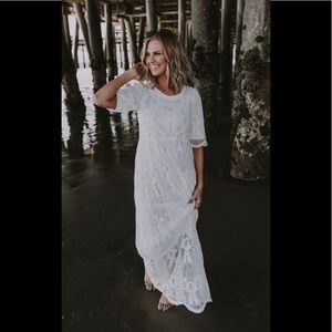 Selena White Lace Gown in Pearl